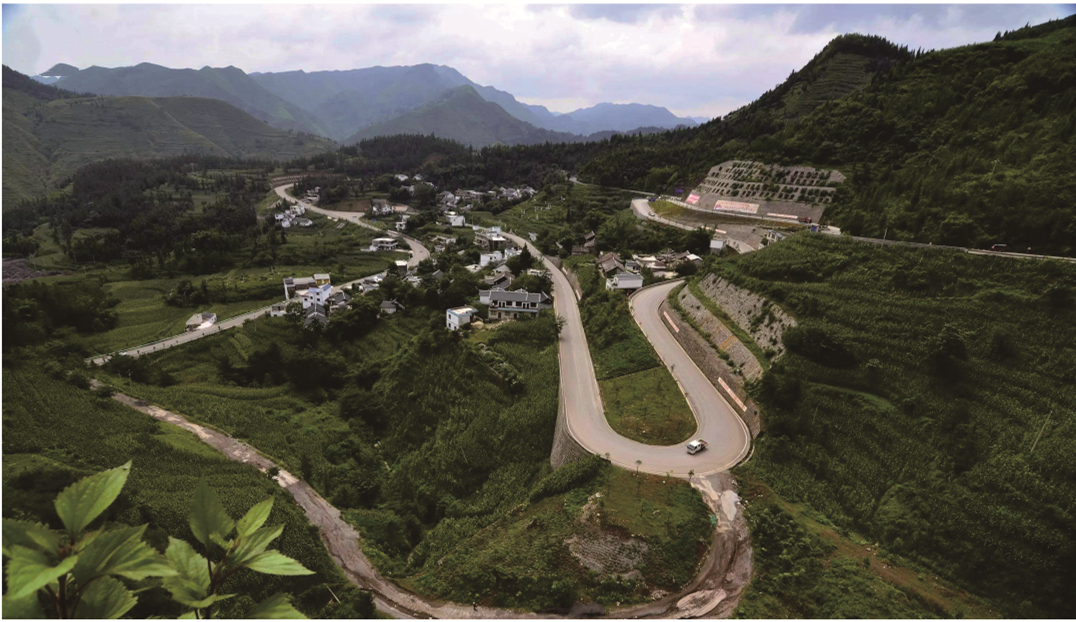 赤水市交通運(yùn)輸局2014年第一批通村油路工程.jpg